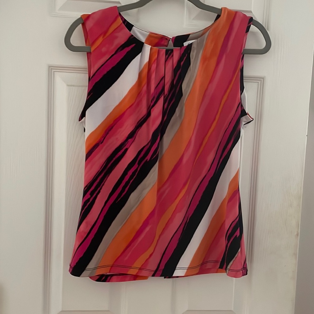 Professional top.  Good condition. Easy to wash & dry. Pink, Orange & black.